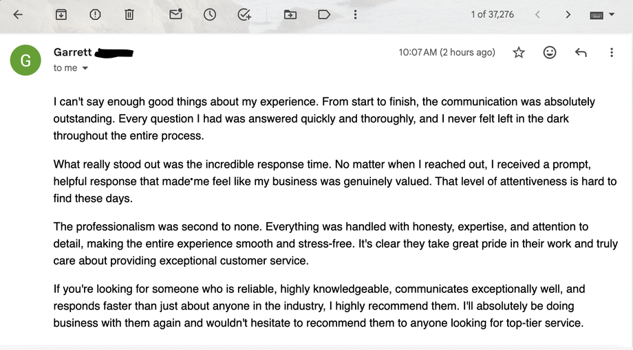Client testimonial praising Alvaro for outstanding communication, professionalism, fast response times, and exceptional customer service throughout a software development project.